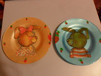 Отдается в дар Две декоративные тарелочки«Парочка влюбленных зайчиков».