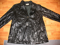 Отдается в дар Курточка чёрная, блестящая