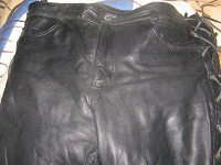 Отдается в дар кожаные штаны мужские(на дачу или хм)