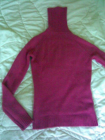 Отдается в дар два розовых свитера-водолазки