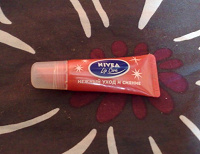 Отдается в дар Блеск для губ Nivea lip care