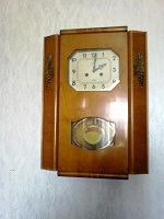 Отдается в дар старые настенные часы