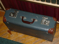Отдается в дар Ретро чемодан из советского прошлого.