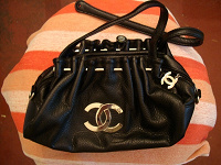 Отдается в дар Чёрная сумка Chanel
