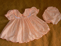 Отдается в дар платье для девочки с 6 месяцев до года.