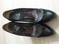 Отдается в дар Черные лаковые туфли D&G. Настоящие.
