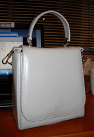 Отдается в дар Белая кожаная сумочка в стиле 60-х