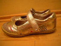 Отдается в дар Серебряные туфельки для маленькой принцессы.