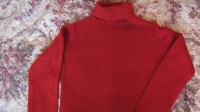 Отдается в дар Пуловер карминного цвета