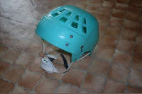 Отдается в дар шлем хокейный