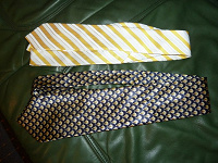 Отдается в дар Два галстука Б\У.