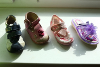 Отдается в дар Обувь детская, на возраст примерно 9 месяцев- 1,5 года, 6 пар.