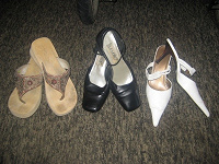 Отдается в дар Обувь женская — БЕЛЫЕ босоножки — 38 размер