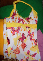 Отдается в дар Летняя кофточка с красивыми бабочками :)
