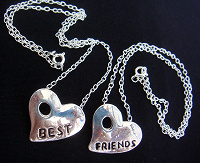 Отдается в дар 2 ожерелья в 1: Best Friends — Лучшие Друзья