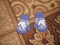 Отдается в дар теплые рукавички для малыша.
