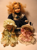 Отдается в дар 3 маленькие фарфоровые куклы