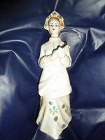 Отдается в дар «Снегурочка» фарфоровая статуэтка.