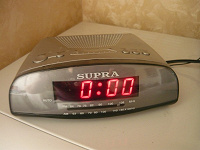 Отдается в дар часы радиоприемник Supra