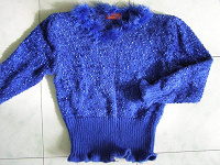 Отдается в дар Синий свитер с пухом