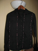 Отдается в дар Женская чёрная рубашка 42-44 размера