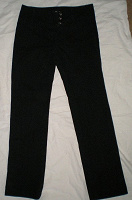 Отдается в дар 42-й размер: 1)джинсы черные, 2) синие джинсовые капри