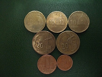 Отдается в дар Азербайджанские монеты и банкноты.