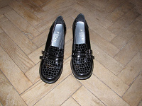 Отдается в дар туфли черные 38 размер