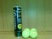 Отдается в дар Банка с отыгранными тенисными мячами — дубль два!