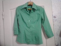 Отдается в дар Зеленая женская рубашка примерно 42 размера
