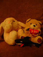 Отдается в дар Мягкие игрушки: кролик, мишка и акула