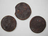 Отдается в дар 3 старинных монеты.