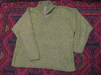 Отдается в дар зелёный свитер для полненькой