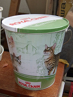 Отдается в дар Ведро для корма Royal Canin