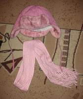 Отдается в дар Шапка с шарфиком для девочки
