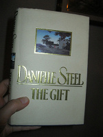 Отдается в дар Книга на английском Danielle Steel — The Gift