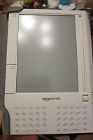 Отдается в дар Amazon Kindle (самая первая модель)