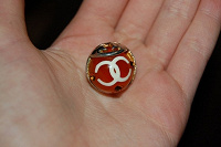 Отдается в дар кулон chanel