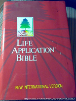 Отдается в дар Life Application Bible (англ)