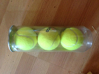 Отдается в дар теннисные мячи