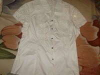 Отдается в дар Блузка ( рубашечка ) женская белая джинсовая