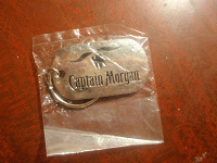 Отдается в дар Фирмовый металлический брелок Captain Morgan