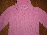 Отдается в дар Розовый теплый свитер, р. 98 — 104