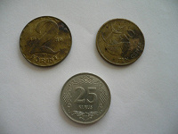 Отдается в дар три монеты