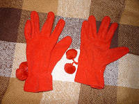 Отдается в дар Красные перчатки с пумпончиками =))