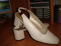 Отдается в дар туфли женские 37 размер, белые