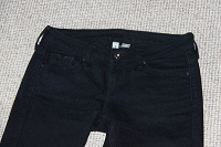 Отдается в дар Три пары джинсов и брюк 40-42 размера