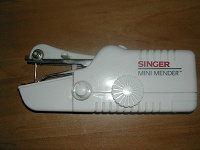 Отдается в дар Швейная машинка Singer-мини.