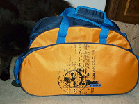 Отдается в дар дорожная сумка среднего размера оранжевого с синим цвета