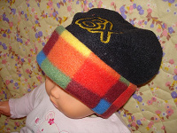 Отдается в дар теплая шапочка на малыша